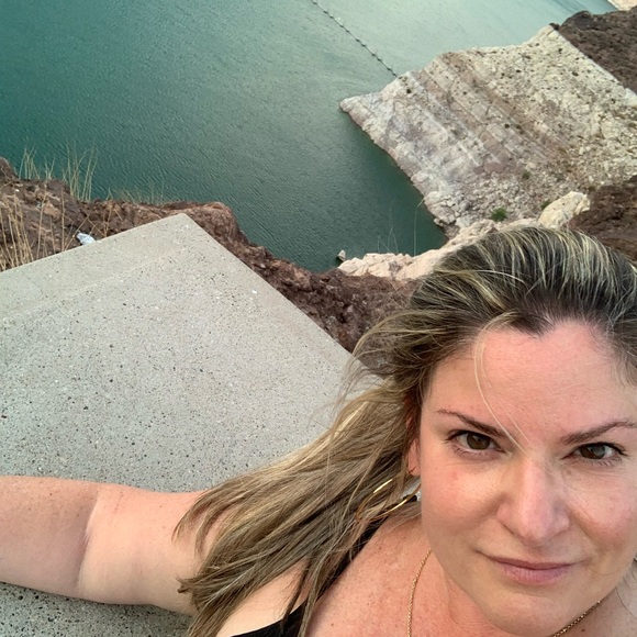 I am a traveler and enjoy discovering local trends in each market visited. - Picture 4 of 13